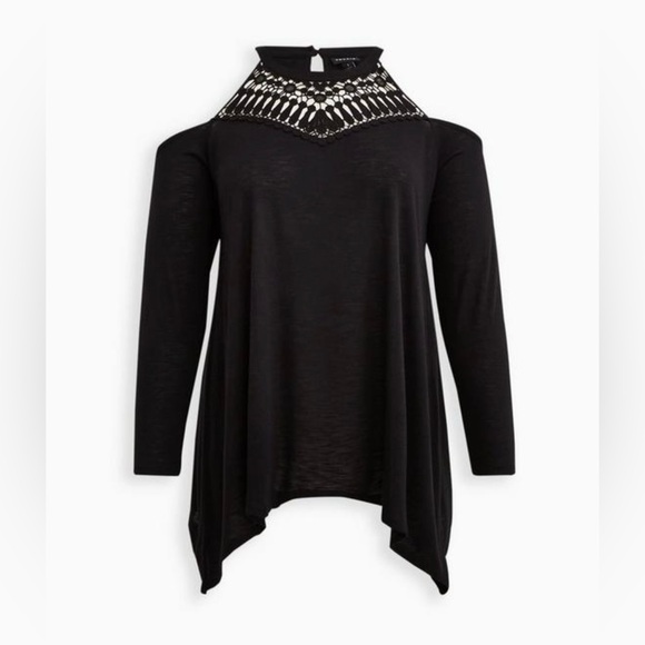 Knit Crochet Neck Cold Shoulder Sharkbite Hem Top - Picture 2 of 3